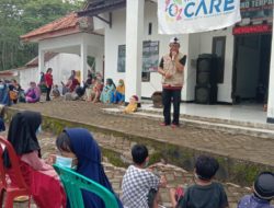 Relawan Indonesia Care  Melakukan psikososial Terapi Di  Pandeglang Banten Dan Pemberian Sembako Bagi Korban  Yang Terkena Gempa.